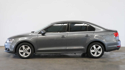 Imagen 5 de 15 de Volkswagen Vento 2.5 Luxury 170cv - 144753 - C