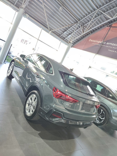 Audi Q3 SELECT