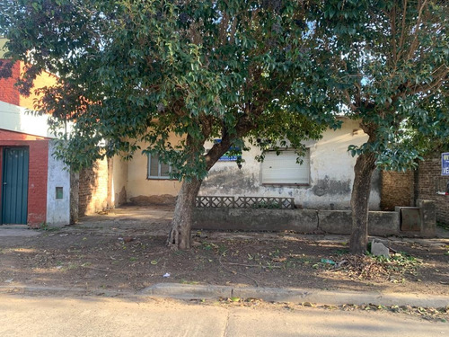 Venta De Casa A Reciclar, Barrio Sarmiento, Lujan