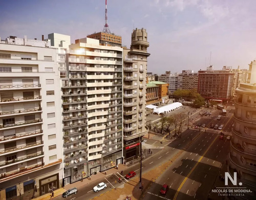 Venta Apartamento De 2 Dormitorios En Torre Centra, Centro De Montevideo
