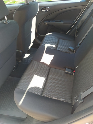 Imagen 12 de 15 de Toyota Etios Xls At