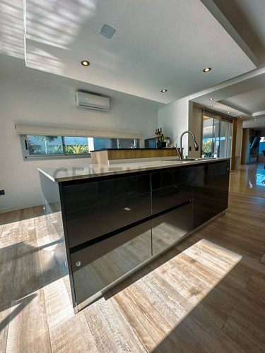 Casa En Venta En City Bell, Barrio La Serena, Calle 446 E/ 157 Y 158