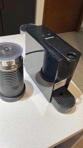 Cafetera Nespresso Essenza Mini + Aeroccino