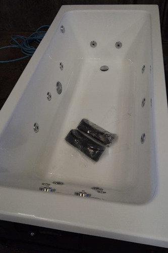 Imagen 8 de 10 de Jacuzzi Max Minimalista 180x80 14 Jet 1,5 Hp 2 Almohadas Kit