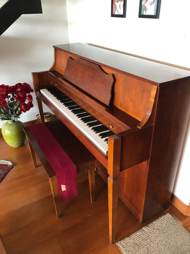 Piano De Pared, Marca Yamaha, Condición Impecable.