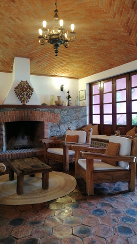 Casa En Venta 1300m2, Tequisquiapan Centro, Qro, Méx.