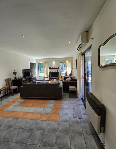 Espectacular Venta Casa De Tres Dormitorios En Parque Leloir