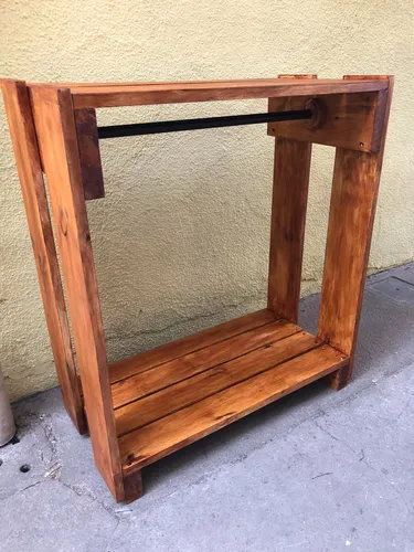 Percheros con palets de madera sale