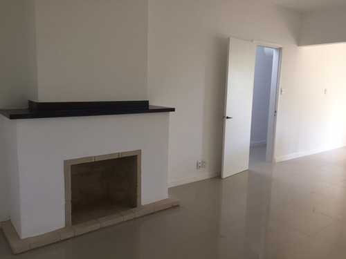 Venta Casa 2 Dormitorios En El Centro De La Ciudad