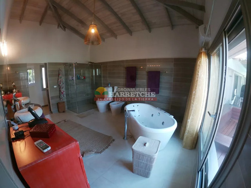 Chalet De Lujo En Venta 4 Dormitorios,5 Baños, Piscina, Garaje, Costa. Maldonado