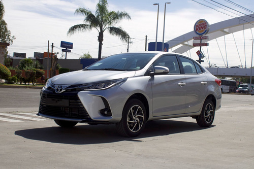 Imagen 1 de 11 de Toyota Yaris 2021 1.5 S Sedan Mt