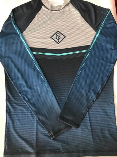 Imagem 2 de 4 de Camiseta Surf Esporte Água Desenho Estilo Fibra De Carbono