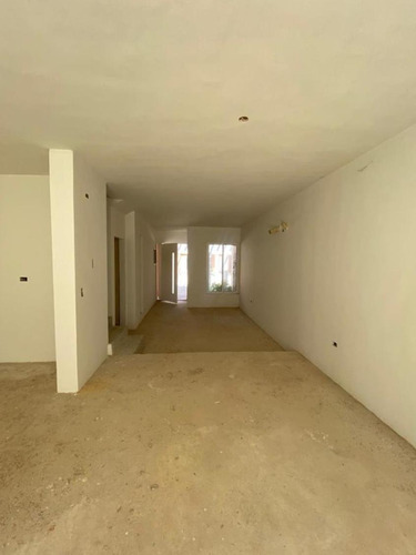 Imagen 4 de 12 de Venta Town House Resid. Terraza Camoruco, Valencia