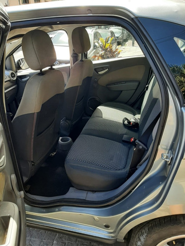 Imagen 13 de 16 de Fiat Grand Siena Essence 1.6 16v 2013 -chocado-