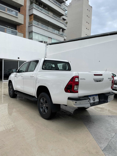 Imagen 9 de 14 de Toyota Hilux 2022 2.4 Cd 150cv 4x2 Sepautos