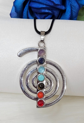Dije Chokurei Con Las Piedras De Los Siete Chakras En Acero Plateado