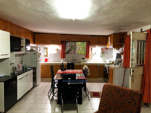 Venta De Granja En Melilla Con Cuatro Casas.