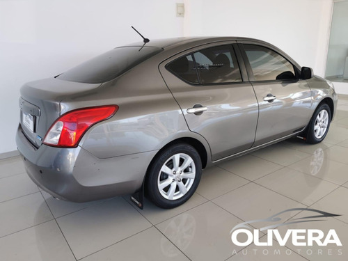 Nissan Versa Extra Full
