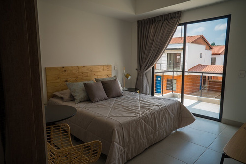 Casa (via Cerritos) Excelente Ubicacion