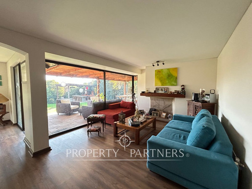 Encantadora Casa En Sector Más Exclusivo Del Carme...
