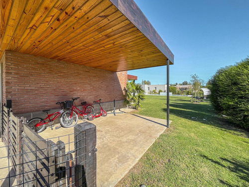 Imagen 29 de 30 de Casa De 3 Dormitorios Con Pileta En Puerto Roldán