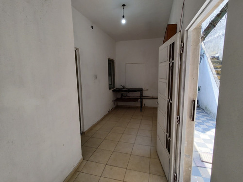 Imagen 5 de 20 de Ph De 2 Ambientes Con Patio Y Terraza Compartida.