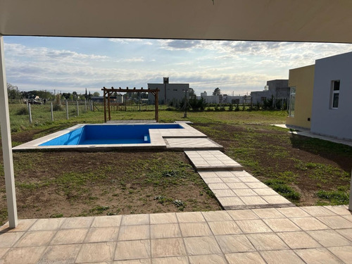 Amplia Casa Quinta Tipo Rural En Barrio Real A Estrenar De Junín (b) 3 Dormitorios.