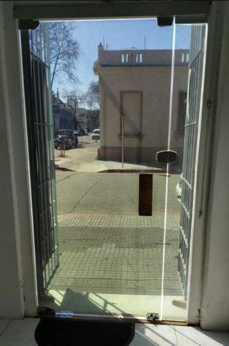 Alquiler Local Comercial De 25m2 En La Comercial