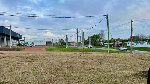 Terreno A La Venta En  Importante Avenida En Maldonado