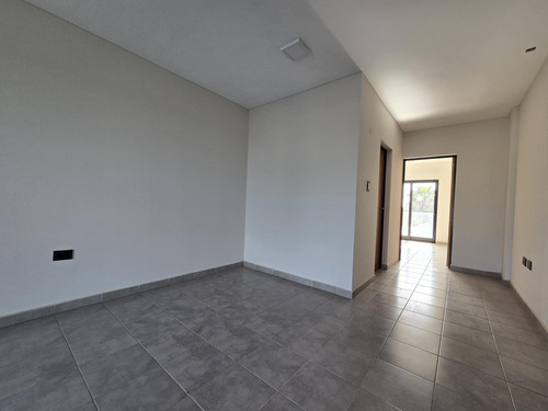 Semipiso De Un Dormitorio, Cocina Sectoriazada, Escritorio, Un Baño Y Dos Balcones, Cochera Opcional
