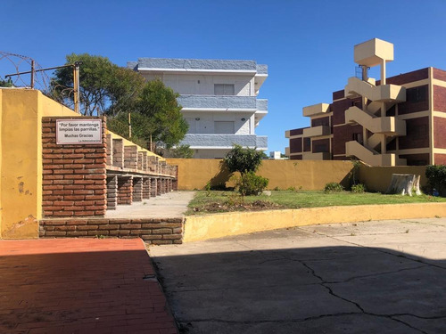 Imagen 3 de 15 de Excelente Departamento De 3 Ambientes En Venta En Villa Gesell A Solo 30 Metros De La Playa Con Cochera Cubierta
