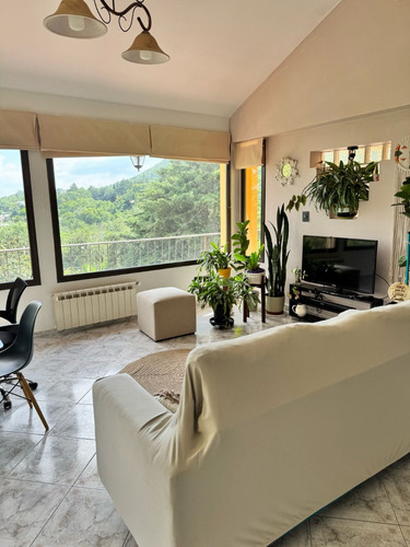 Venta - Casa Categoria - 4 Dormitorios - 3 Baños - 2 Cocheras - Gas Natural