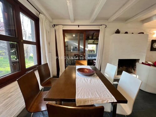 Casa En Venta De 2 Dormitorios En Barrio Privado Parque Pinares, Punta Del Este.