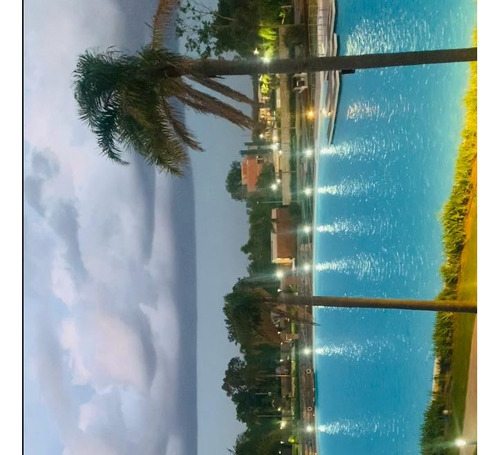 Departamento De 2 Ambientes Muy Amplios En Alquiler A Dueño Directo En El Edificio Arena 1 De Lagoon Pilar, Con Espectacular Vista A La Laguna, Cochera Y Parrilla En El Balcón.
