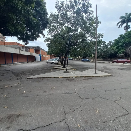 Imagen 15 de 15 de Linda Santos Vende Oficina De 118m2 En Cc Profesional Av Bolivar En Piso Bajo. 0414 4150107