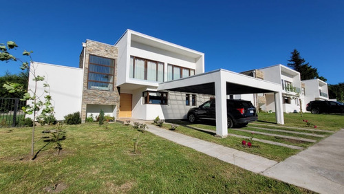 Linda Casa En Venta (71107)