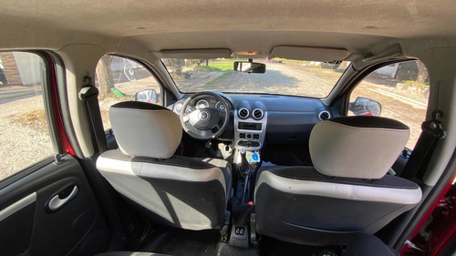 Imagen 9 de 12 de Renault Sandero Stepway 1.6 Confort 105cv 2010