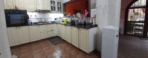 Casa En Ciudad Jardín Sobre Terreno De 363mts2