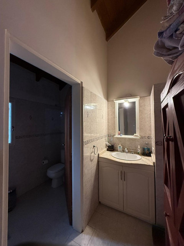 Vendo Casa De 3 Dorm. En Barrio Arguello A 2 Cuadras De Rect