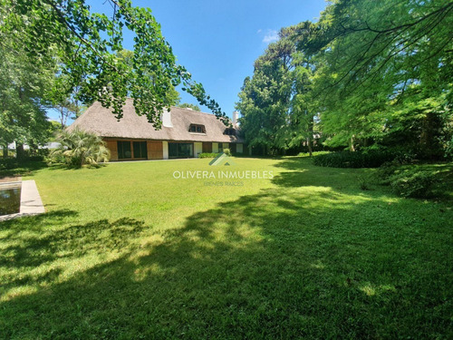 Casa Exclusiva En La Zona Del Golf.- Ref: 5936