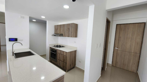 Vendo Amplio Apartamento En La Avenida Hispanoamericana