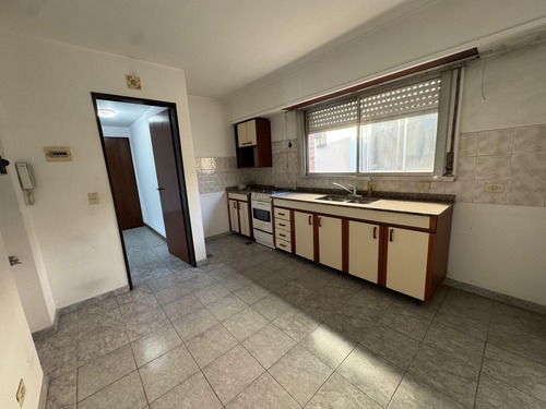 Departamento 2 Ambientes Con Balcon- Excelente Ubicacion