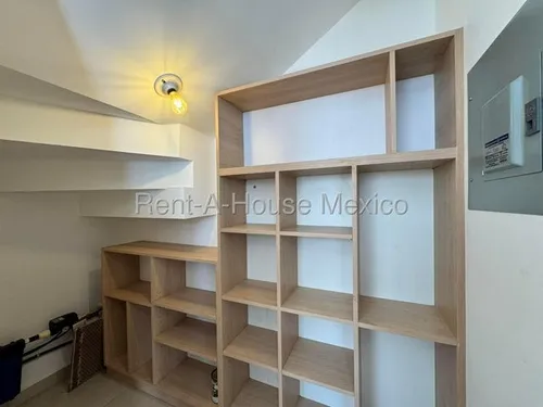 Renta. Casa De 3 Recámaras Con 1 En Planta Baja - Zákia | Rahqro