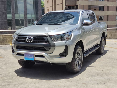 Imagen 2 de 14 de Toyota Hilux Disel 4x4