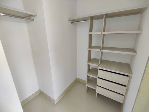 Imagen 27 de 29 de Venta De Apartamento En Manga.