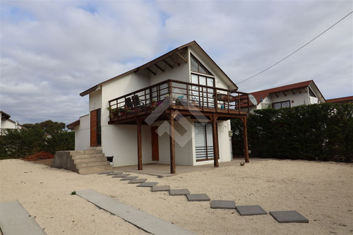 Casa En Arriendo De 3 Dorm. En Tongoy