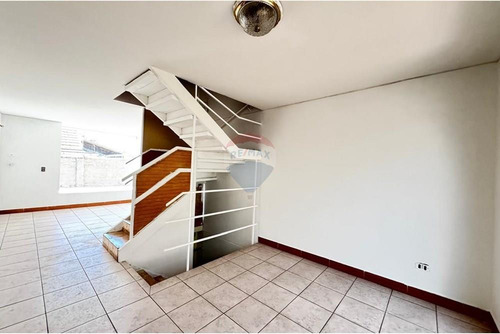 5 Dormitorios 3 Pisos Más Subterráneo Condominio
