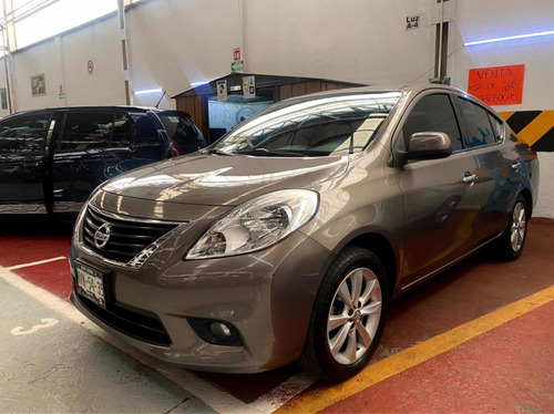 Nissan Versa 1.6 Exclusive Aut Ac Sedán 2014