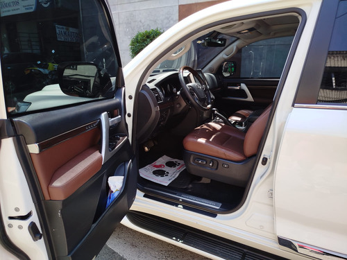 Toyota Land Cruiser 4.5 excalibur lc200 diesel