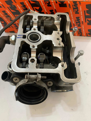 Imagen 2 de 9 de Tapa Cilindro Ktm Duke 200